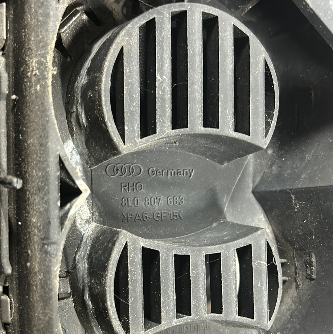 Audi A3 8L Kühlergrill 8L0807683