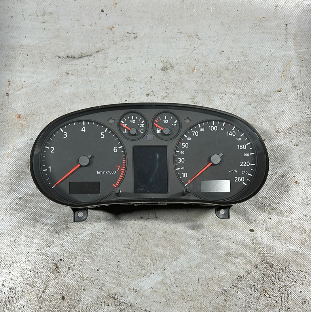 Audi A3 8L 1.8 Benzin Tacho Kombiinstrument 8L0920931F