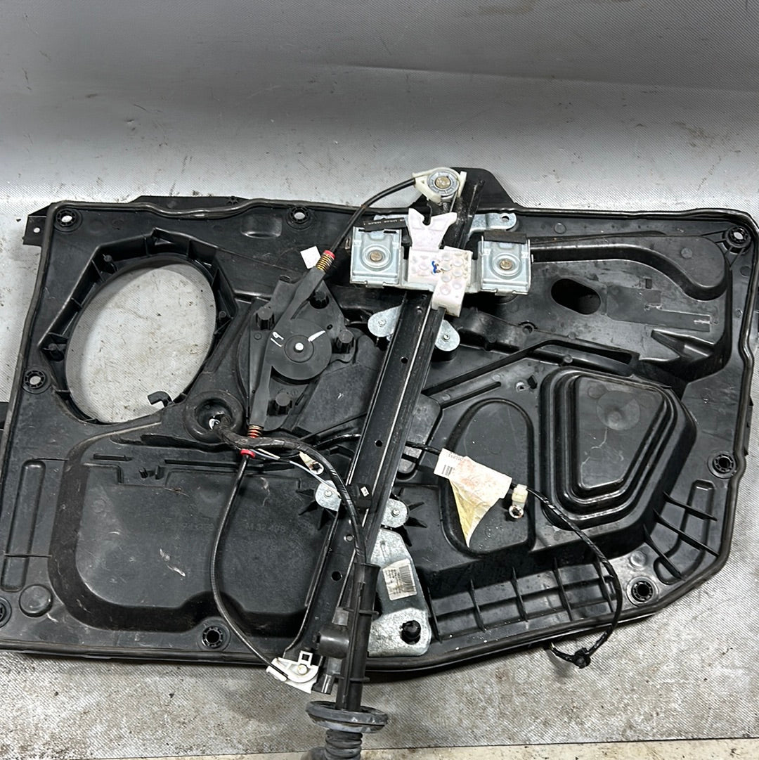 Ford Fiesta JH1 Fensterhebermotor Scheibenführung Fensterführung vorne links 2S61A23201