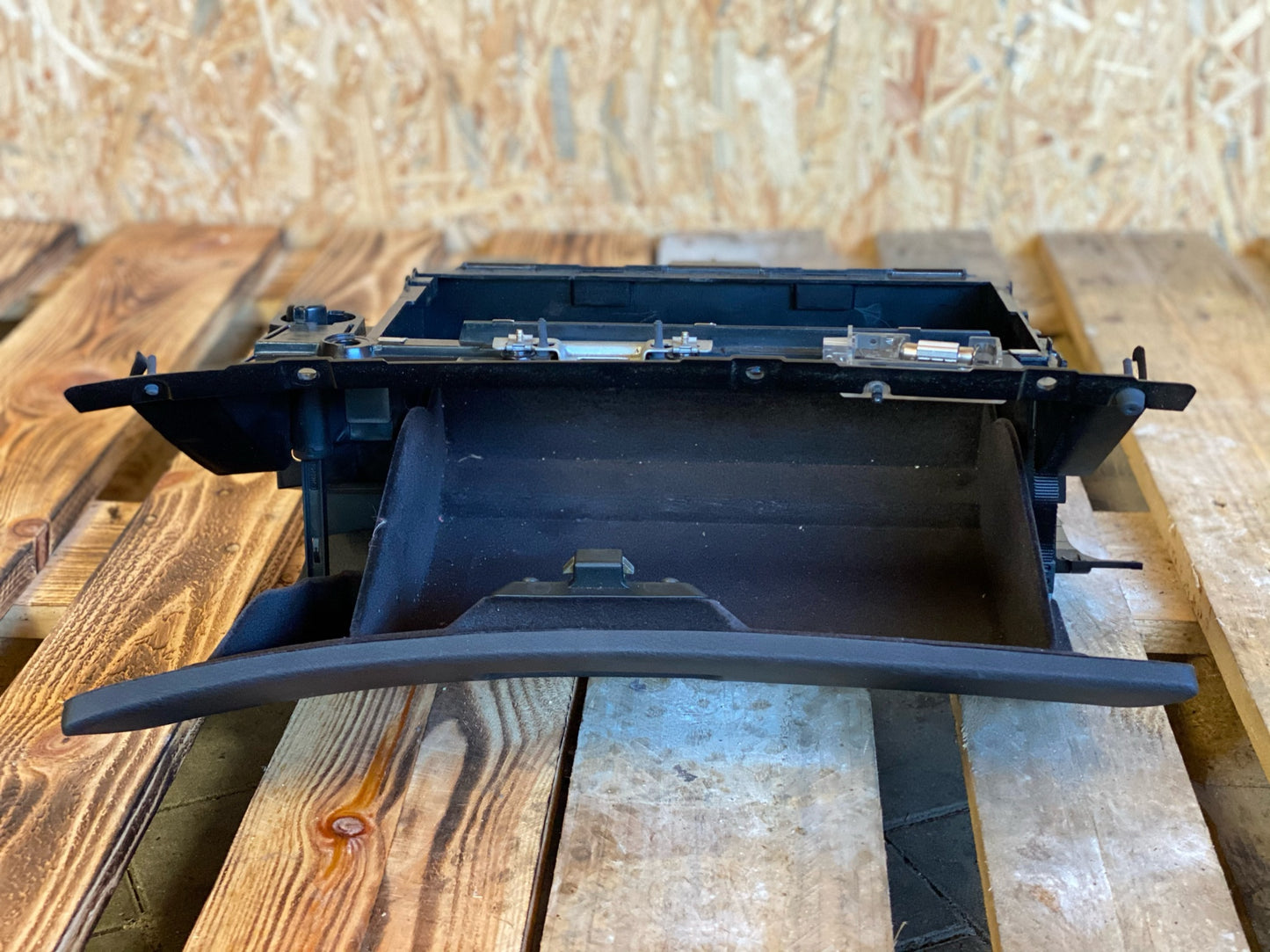 BMW E39 glove box 8196100