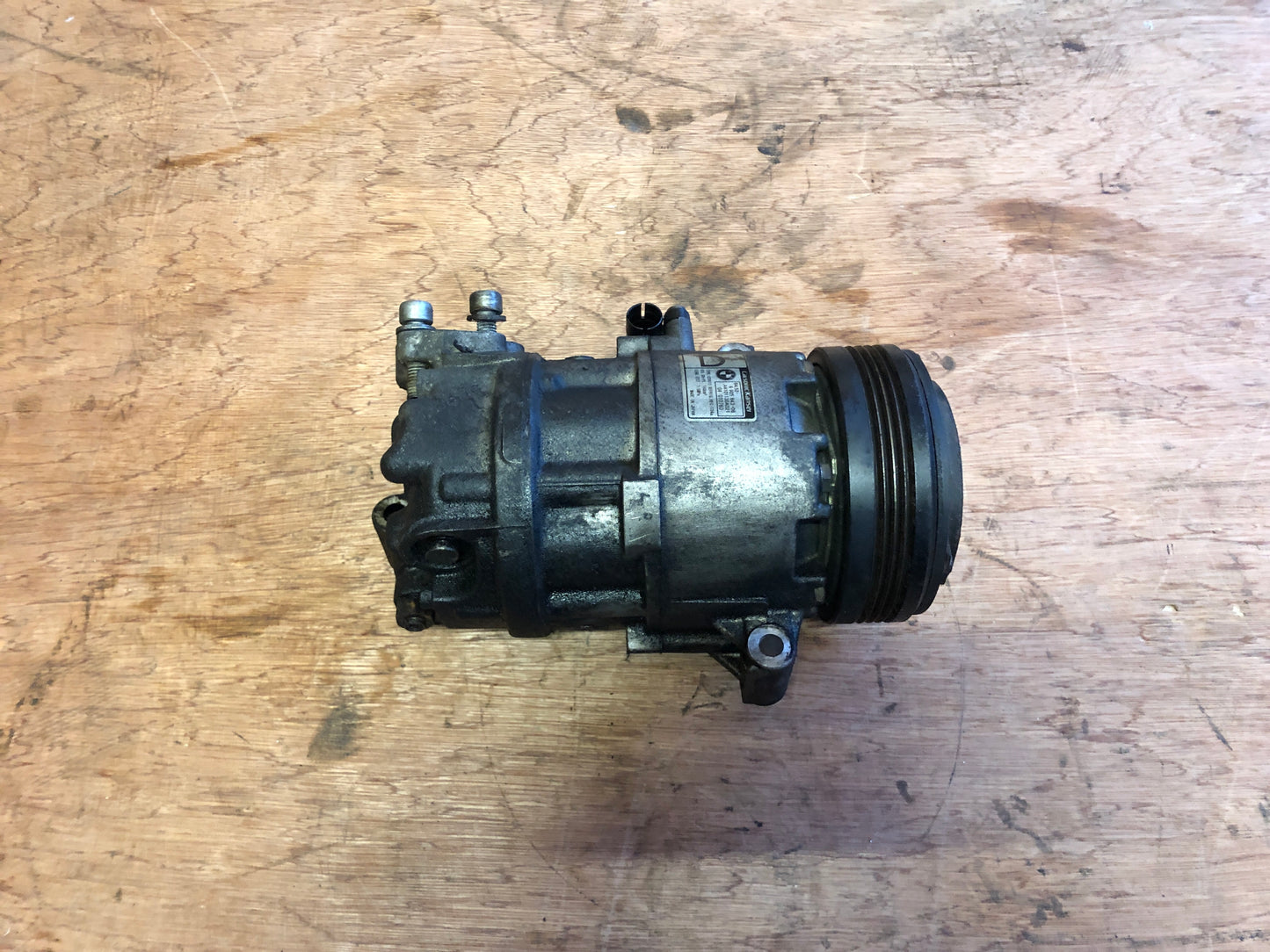 BMW E46 3 series air conditioning compressor 6905643