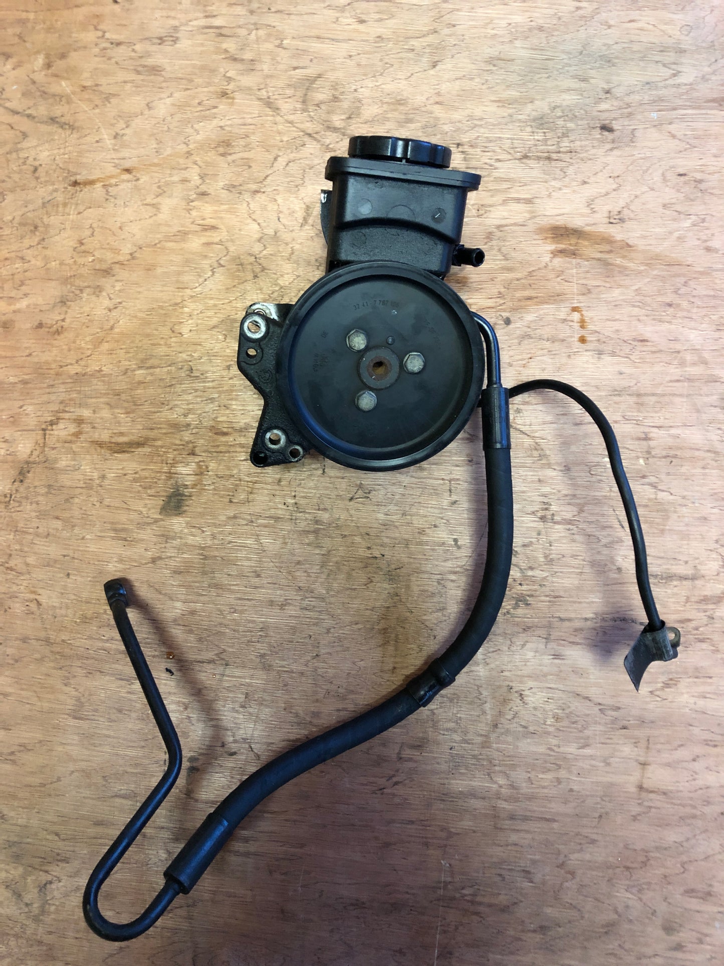 BMW E46 3 series power steering pump with oil tank 6756575