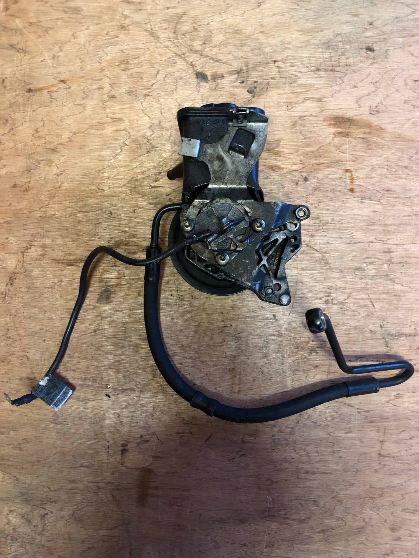 BMW E46 3 series power steering pump with oil tank 6756575