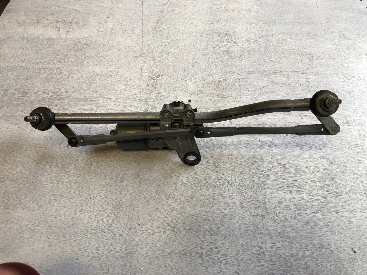 BMW E46 3-series wiper motor with linkage 6914577