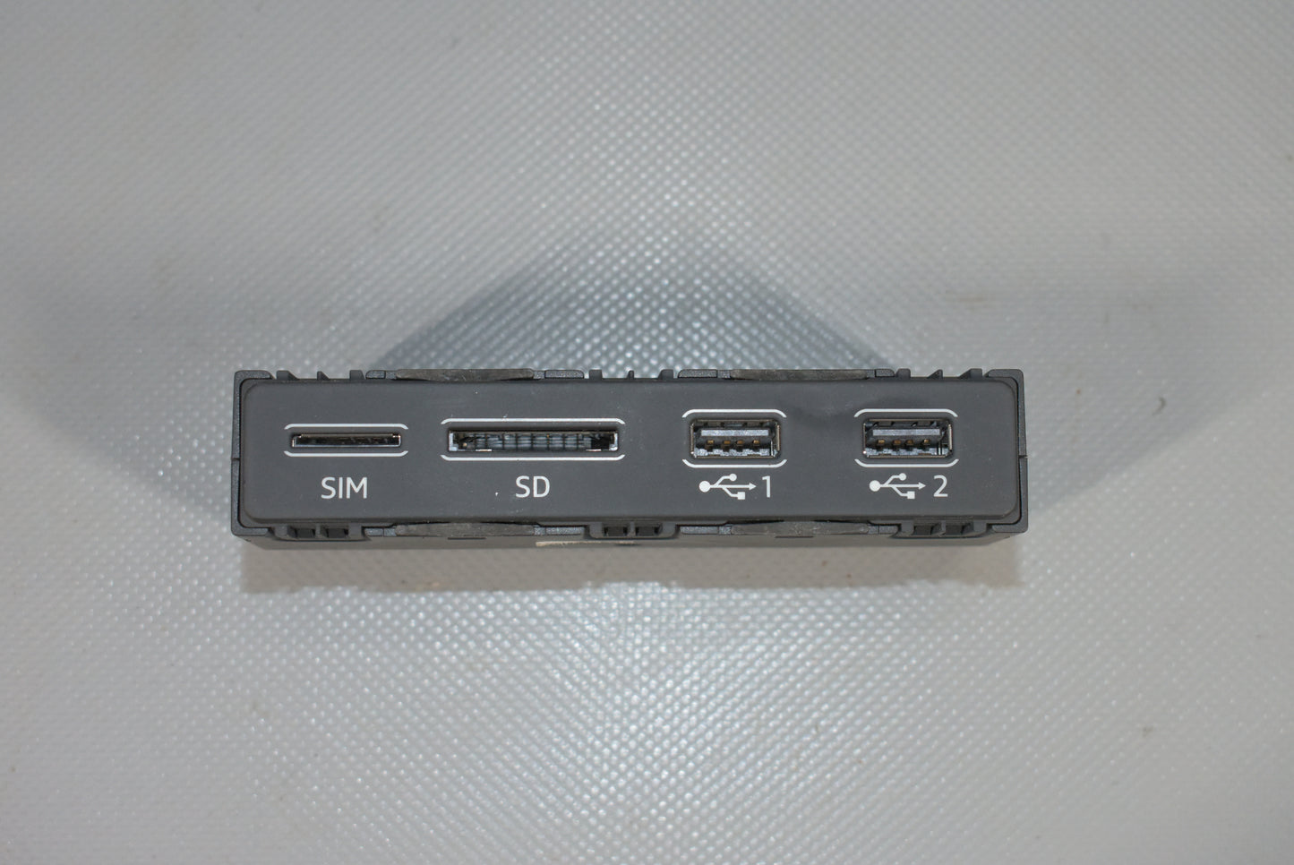 Audi A8 D5 E-Tron 4KE Mediabuchse Anschluss USB 4N0035736