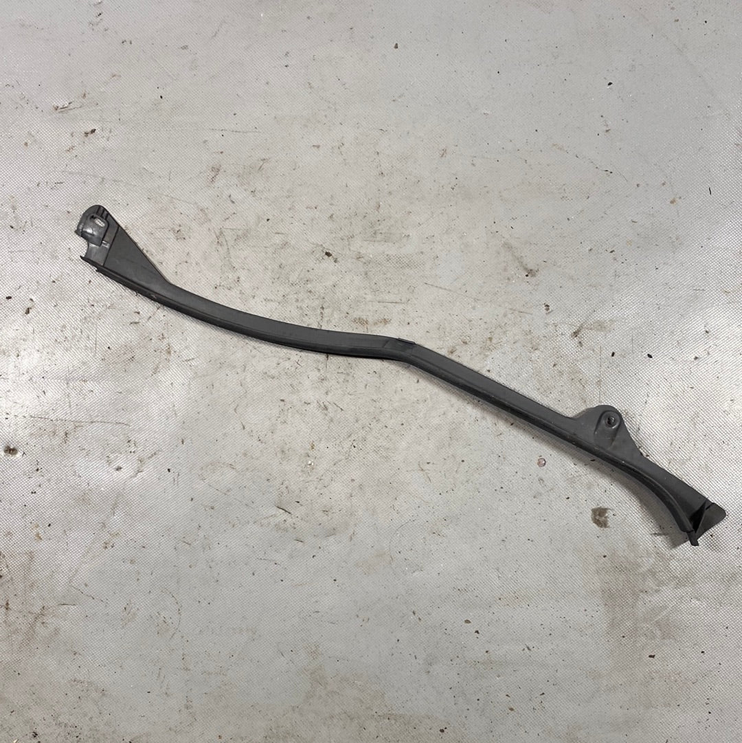 Audi A4 B5 kapak kaplaması C sütunu sağ alt 8D0867768