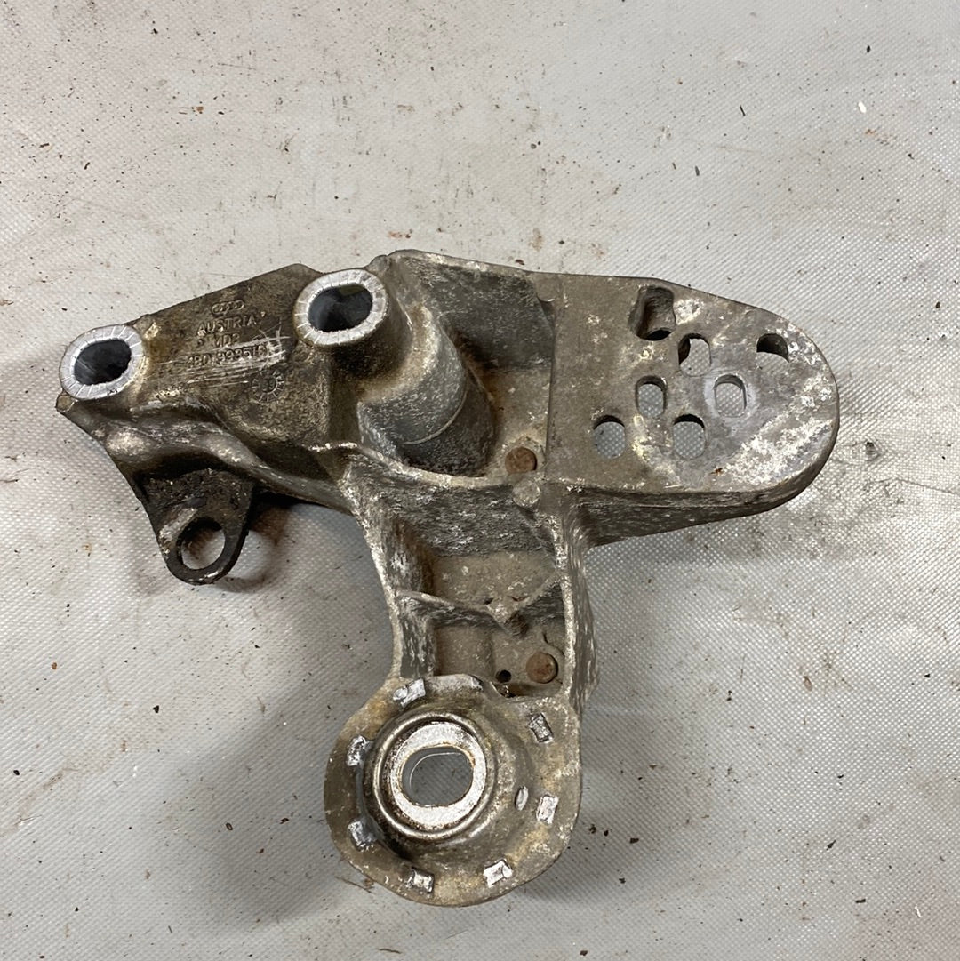 Audi A4 B5 1.6 motor yatağı sol motor yatağı 4B0199351B 