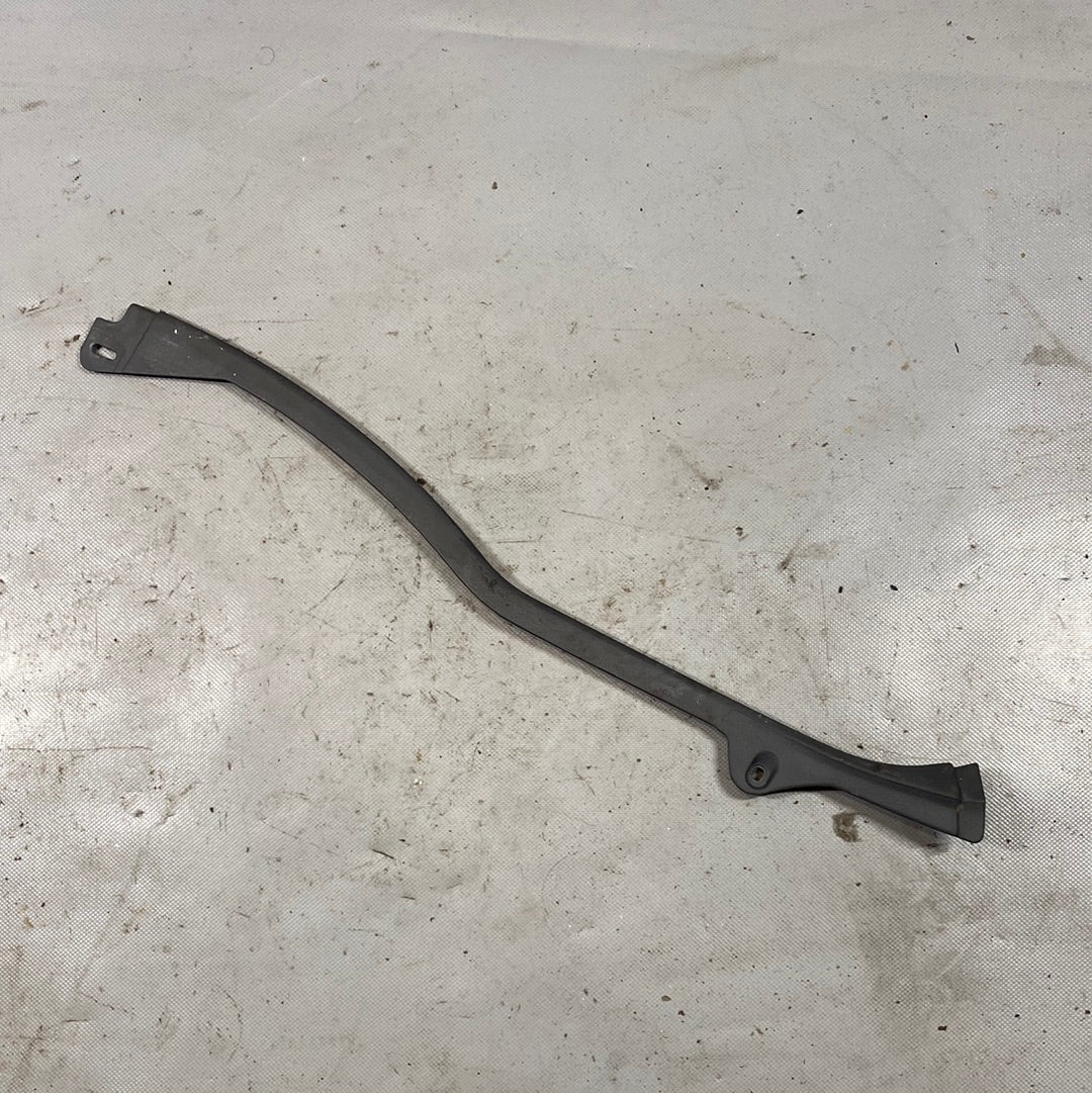 Audi A4 B5 kapak kaplaması C sütunu sağ alt 8D0867768