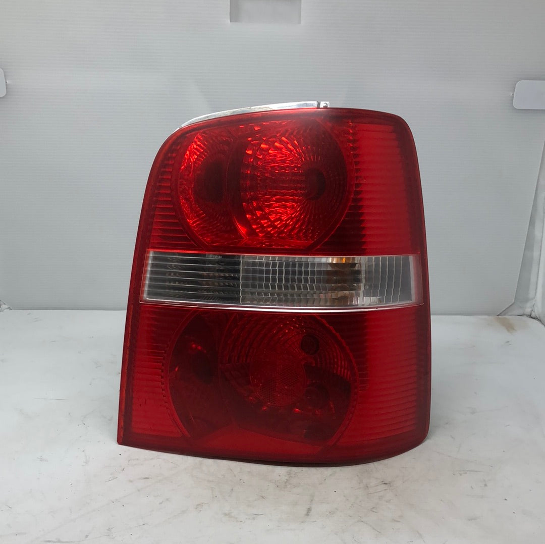 Volkswagen 1T1 Touran arka stop lambası sağ 1T0945096F 