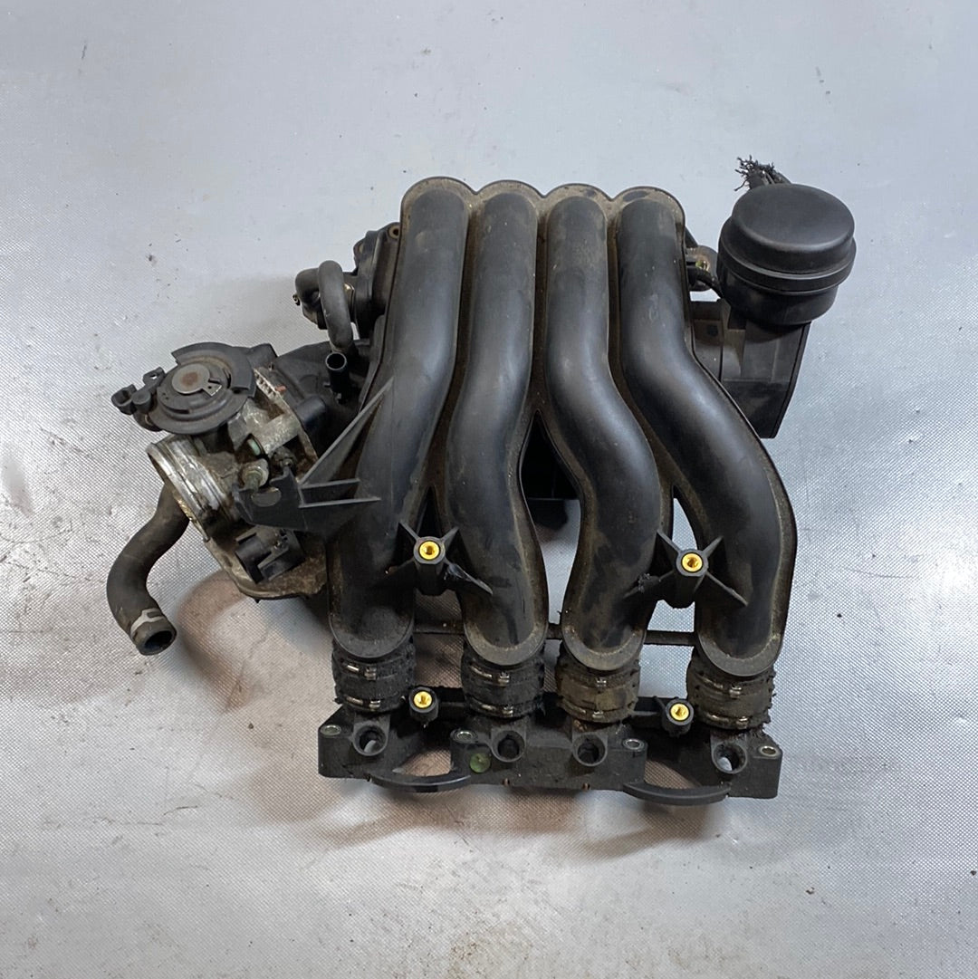 VW Audi B5 1.8 emme köprüsü köprüsü emme manifoldu 06B133210 + gaz kelebeği 