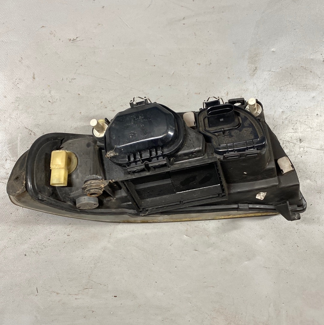 Audi A4 B5 Scheinwerfer vorne links 8D0941003 AK