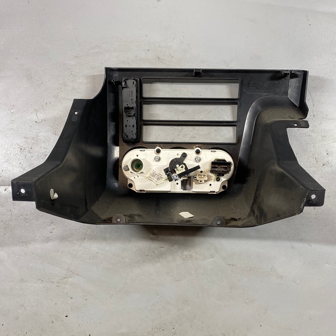 Ford Fiesta 5 JH Armaturenbrett Rahmen Heizung Bedienteil Klima Regler 2S61A047A04 ABW