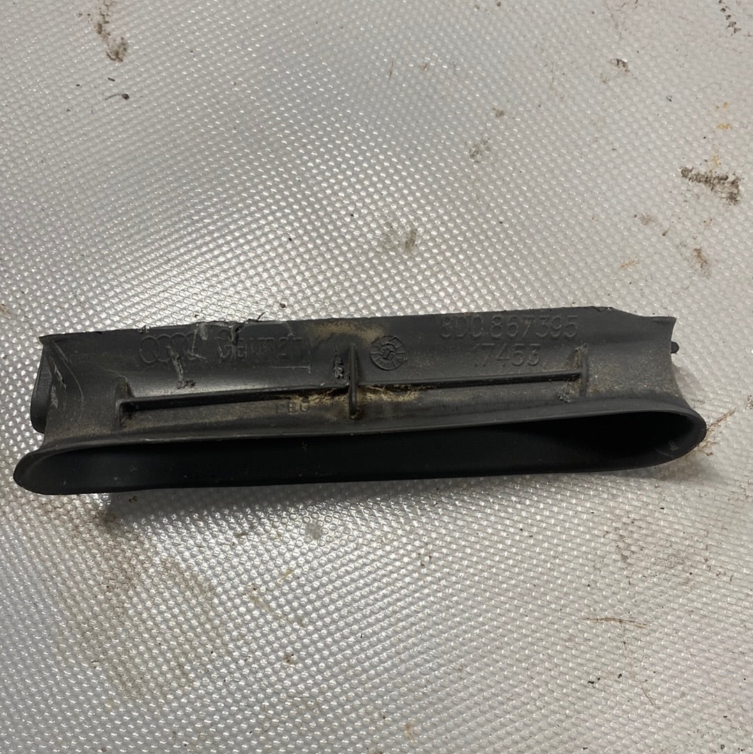 Audi A4 B5 Verkleidung Griff hinten links Tür 8D0867395