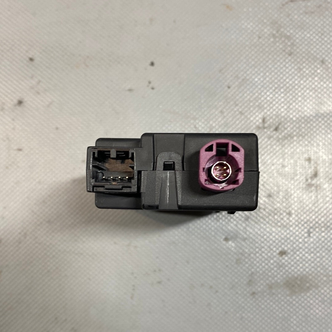 VW Audi Skoda Seat USB distribütörü dönüştürücü voltaj dönüştürücü 5G0035953D